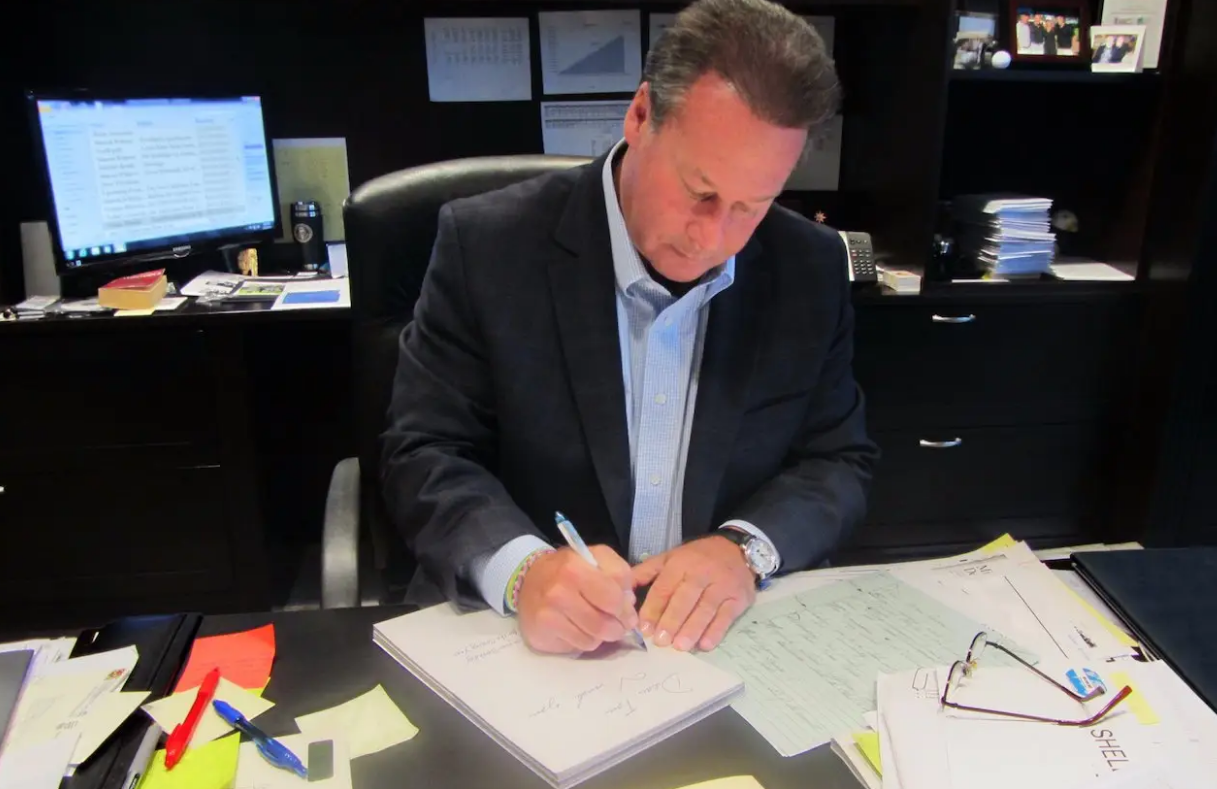 A CEO Who Writes 9,200 Employee Birthday Cards a Year Explains the Value of Gratitude